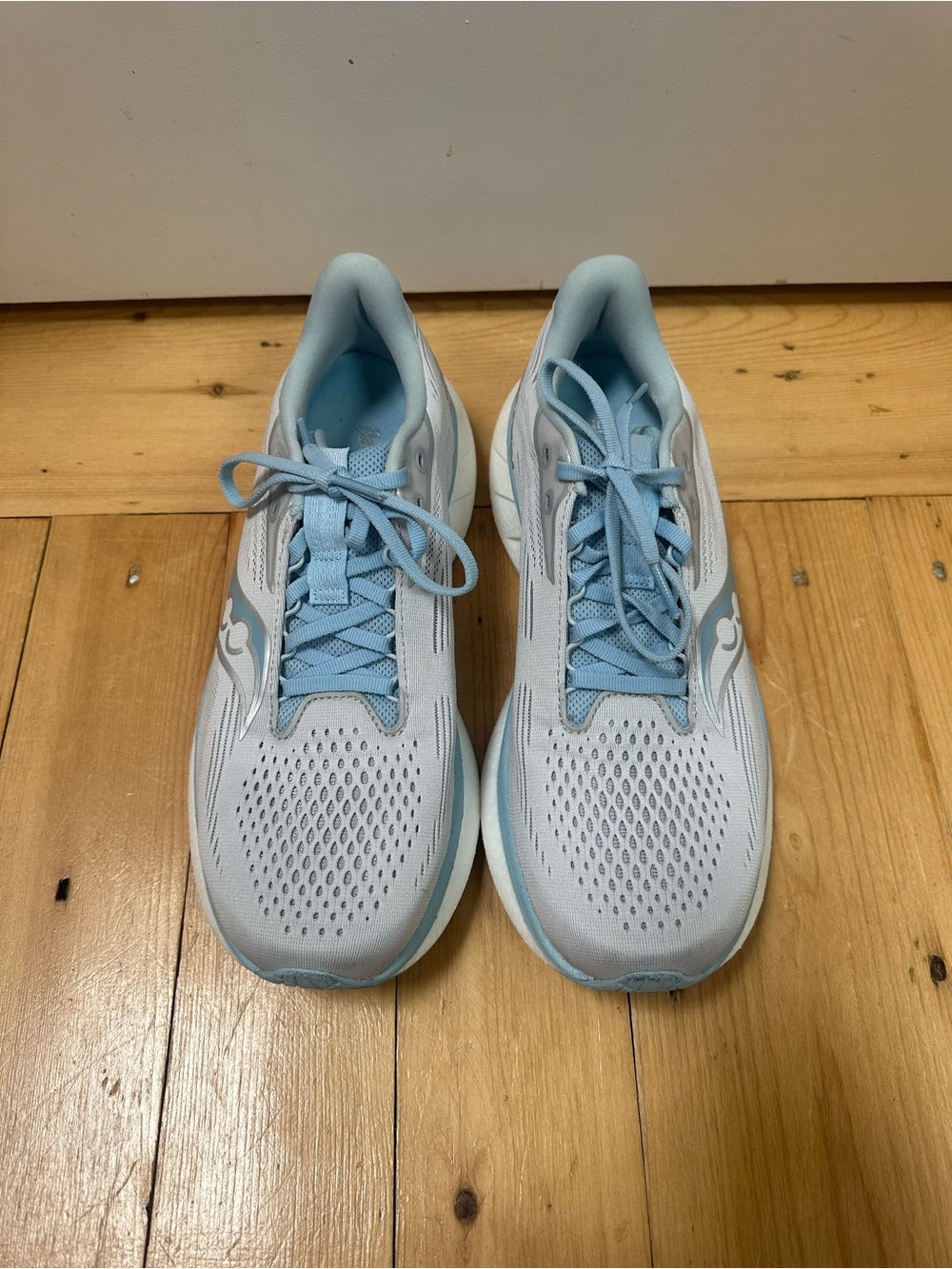 Women’s Saucony Ride 18 Running Shoes, Size 9.5, Worn Once